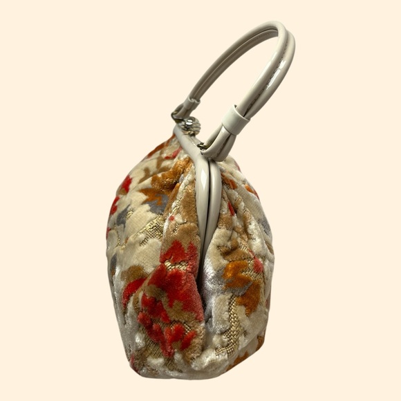 1960s Vintage Floral Velvet: carpet Handbag with Cream Frame and Handle